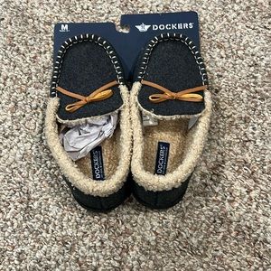 NWT! Dockers Boys Slippers. Gray. SZ M